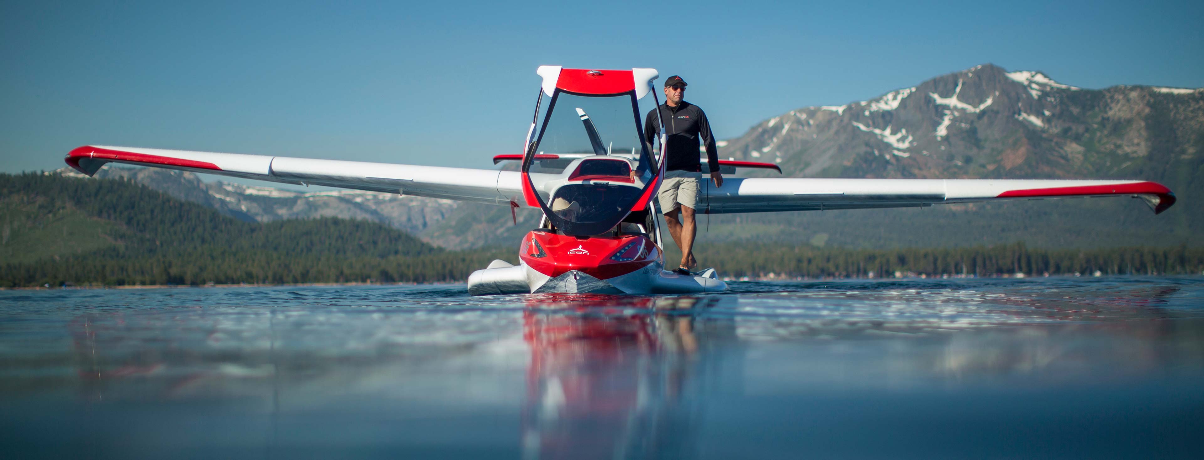 icon a5 flying